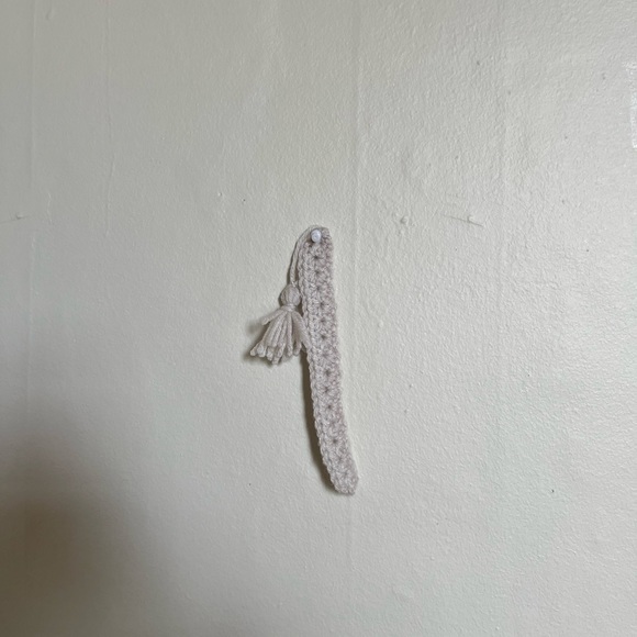 Handmade crochet bookmark - Picture 2 of 2